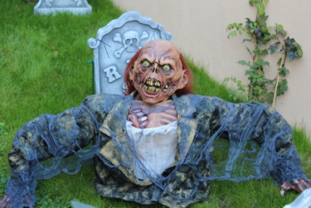 Rising Graveyard Zombie